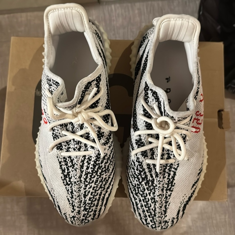 Yeezy Boost 350 v2 white/black/red